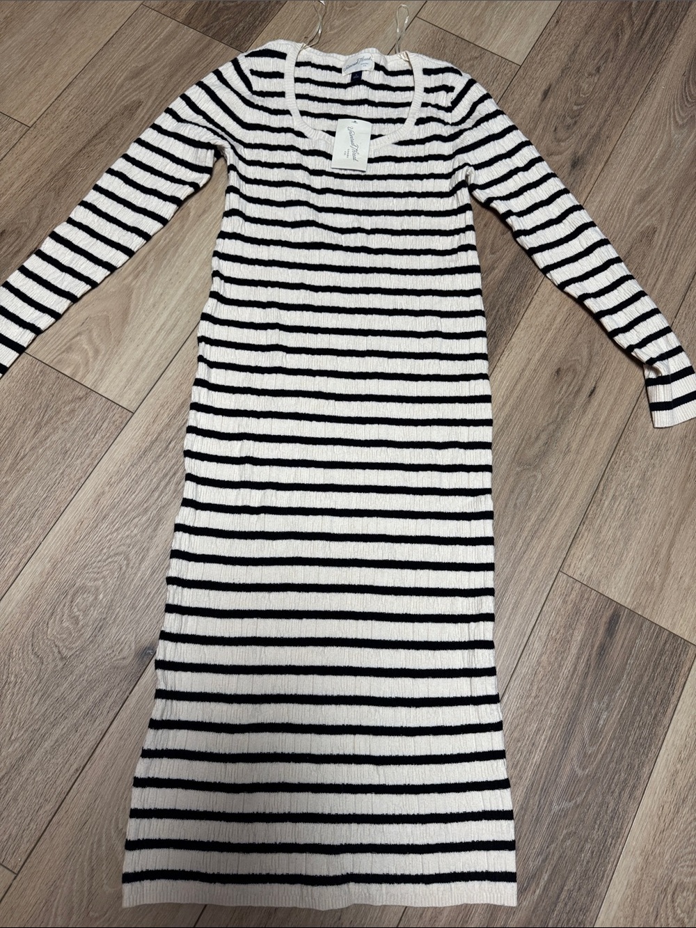Universal Thread NWT Striped Scoop Neck SWEATER BODYCON Midi Dress - Cream/Black - Picture 3 of 6